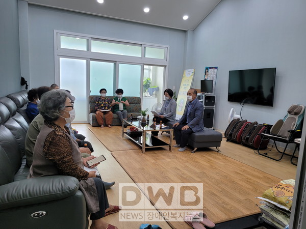 서귀포시 남원읍은 행복실버주택 어르신과의 간담회를 개최했다.