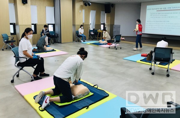 서귀포시 여성가족과는 보육교직원 소아심폐소생술 무료 교육을 시행했다.