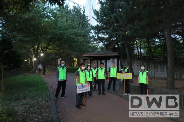 ​제주청소년연합은 노형동 공원 부근 청소년선도 캠페인을 전개했다.​