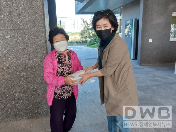 서귀포시 서홍동-제칠일안식일 예수재림교 서귀포교회는 사랑의 죽 나눔 후원을 매달 지속적으로 이어지고 있다.