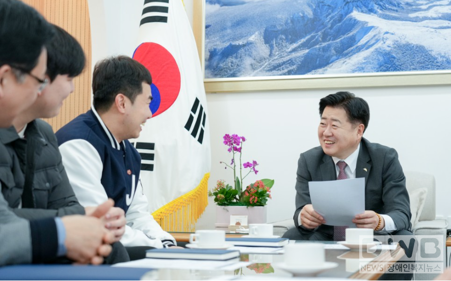 12일 (목) 오영훈지사는  도내 대학교 총학생회장단 과 면담을 진행했다. (사진= 제주특별자치도 제공)
