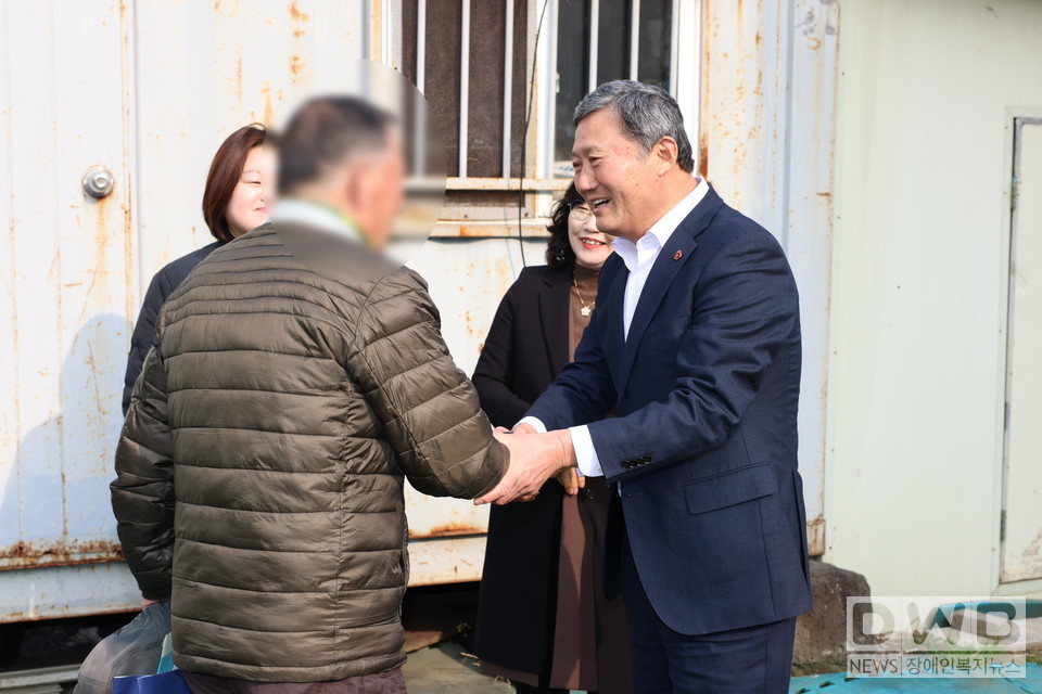 김완근 제주시장, 설맞이 주거 취약가구 위문/자료=제주시