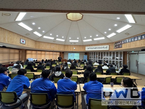서울대 야구부 전지훈련팀 연계하여 청소년 진로탐색 프로그램을 운영 했다.