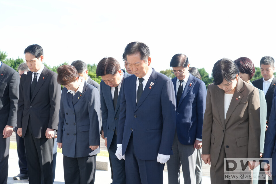 제주-민주당 예산정책협의회, 탄소중립 비전·분권 강화 공감대 넓혀(4.3 평화공원 참배)/자료=제주도청