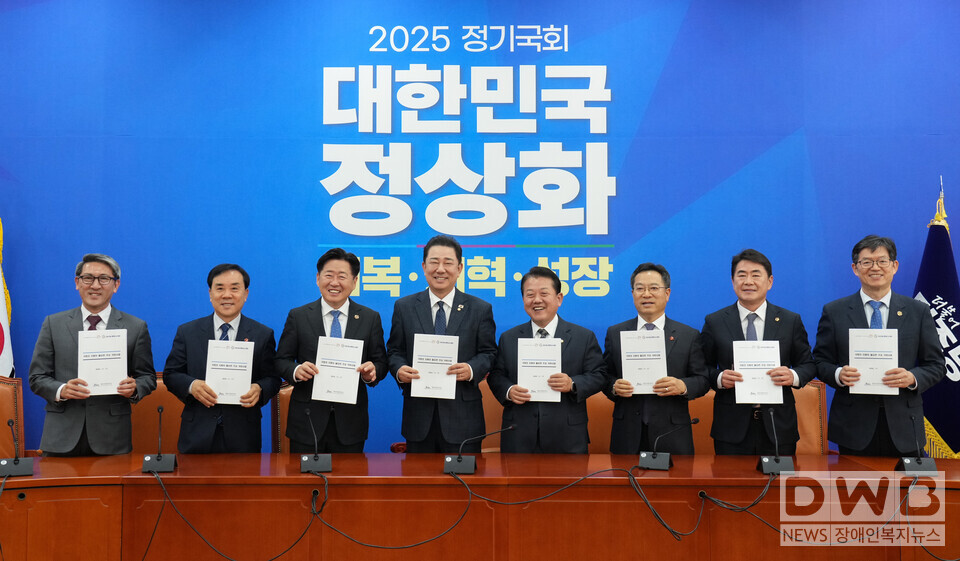 제주도·도의회 국비확보단, 2026년 예산 확보 총력(오영훈 지사·양병우 부의장, 17일 국회서 김병기 더불어민주당 원내대표와 면담)/자료=제주도청
