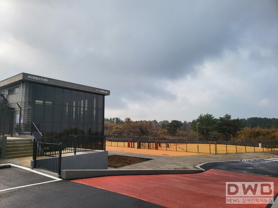 제주도 제2동물보호센터 및 반려동물 놀이공원 15일 개관(보호센터 최대 300마리 수용…1·2센터 역할 분담으로 입양률 높이고 안락사 줄인다.사진=동물보호센터)/자료=제주도청