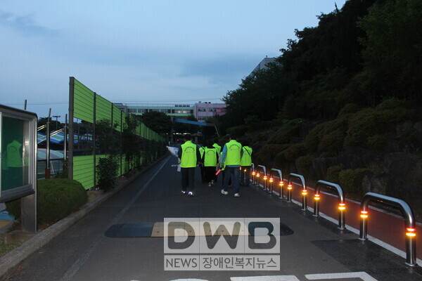 제주청소년선도회는 제주시 이도이동 학교주변에서 순찰활동을 전개했다.