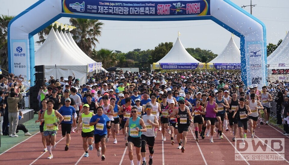 제주국제관광마라톤축제 30주년…구좌·성산 동시 개최(2025년 제29회 마라톤축제 장면)/자료=제주도청