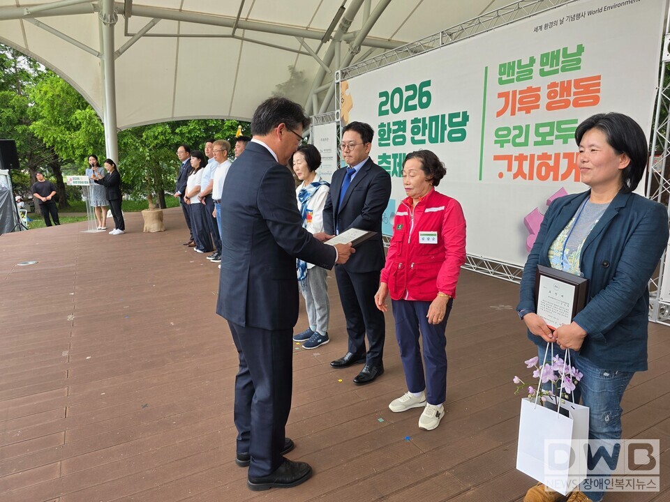제주도, 제31회 환경의 날 행사 성료 - 7일 시민복지타운 광장서 개최…도민·청소년 등 3,000여 명 참여 속 성황/자료=제주도청