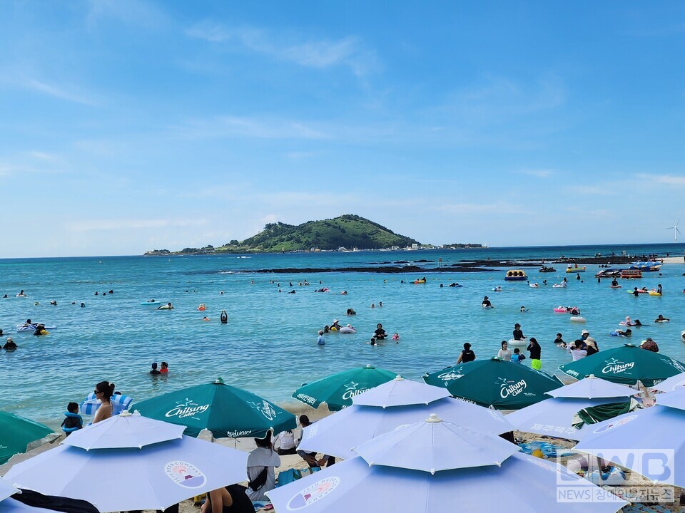 제주 해수욕장 조기 개장 효과 톡톡…이용객 늘고 만족도 높고(금능해수욕장)/자료=제주도청